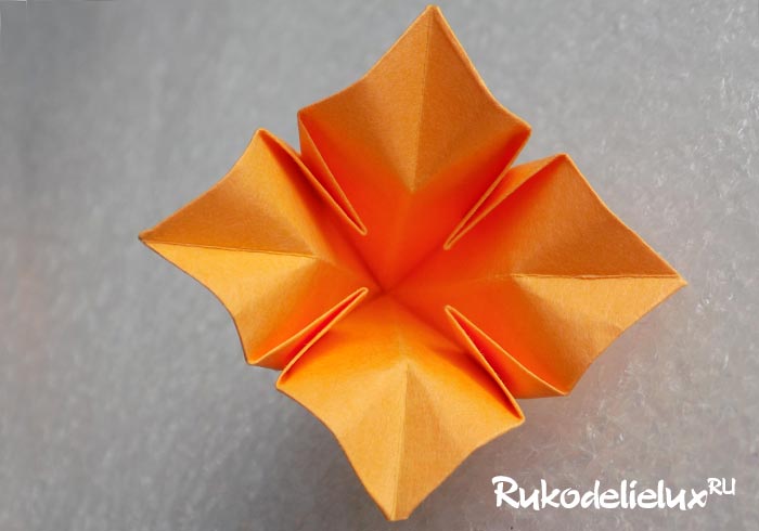 Цветок оригами четырехлепестковый