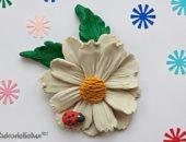 Ромашка из пластилина