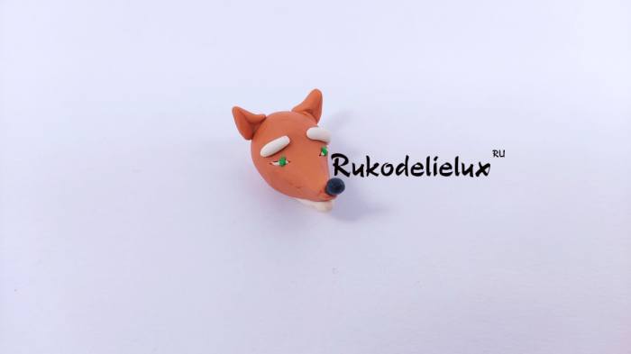 глазки, ушки и брови пластилиновой лисы