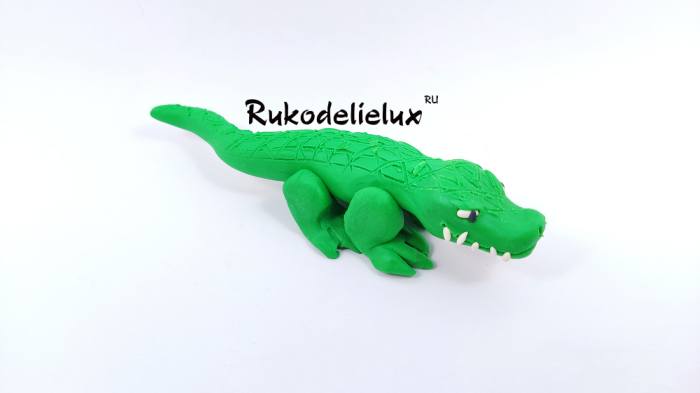 готовый зеленый пластилиновый крокодил своими руками