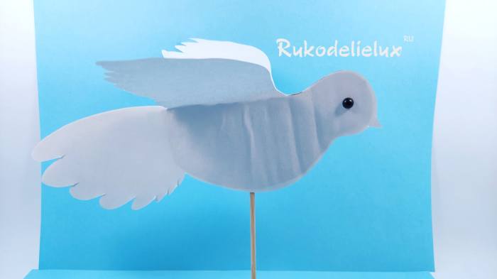символ мира голубь на палочке из картона и бумаги