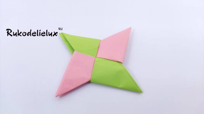 готовый сюрикен оригами из цветной бумаги