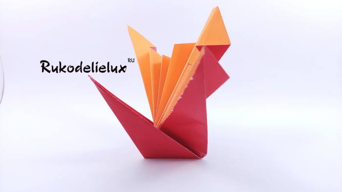 шея павлина оригами из цветной бумаги