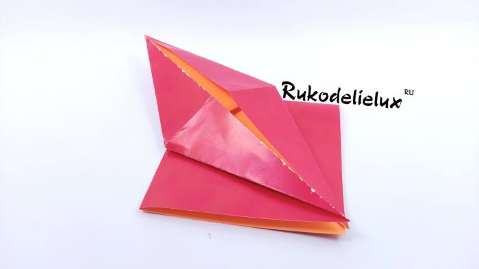 длинный ромб из бумаги оригами павлин