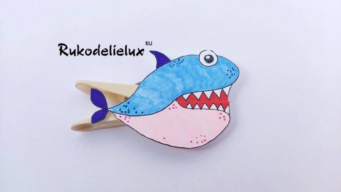 закрытая игрушка акулы