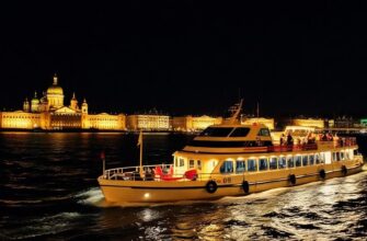 Ночная прогулка на теплоходе по Санкт‑Петербургу: как поймать город в лучшем свете